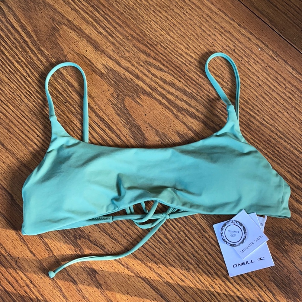 NWT Women’s O’Neil Bikini top - size small